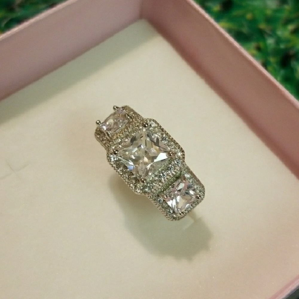 **New Photos 2 ct, 925 Sterling, 3-stone Ring